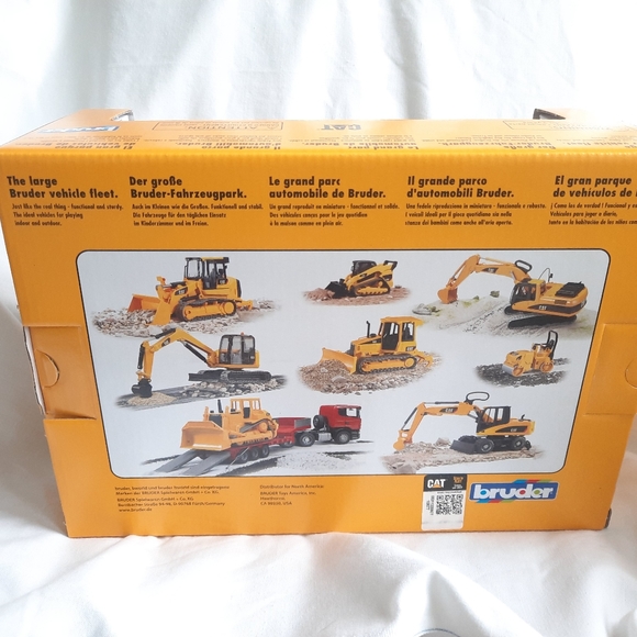 Bruder 1:16 SKID STEER LOADER Caterpillar CAT Sandbox SCOOP Vehicle - Picture 3 of 5